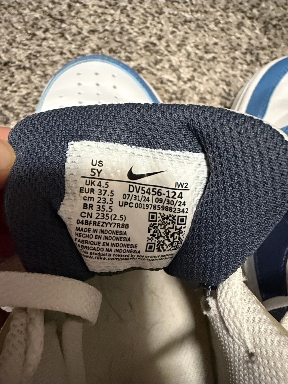 Nike Kids Low-Top Sneakers in White, Blue, Tan and Red